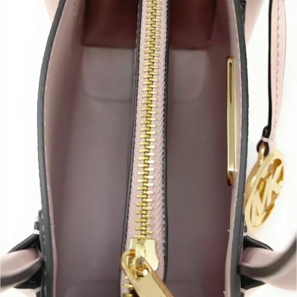 NWT Michael Kors Handbag💕Gaby’sBags - Picture 8 of 8